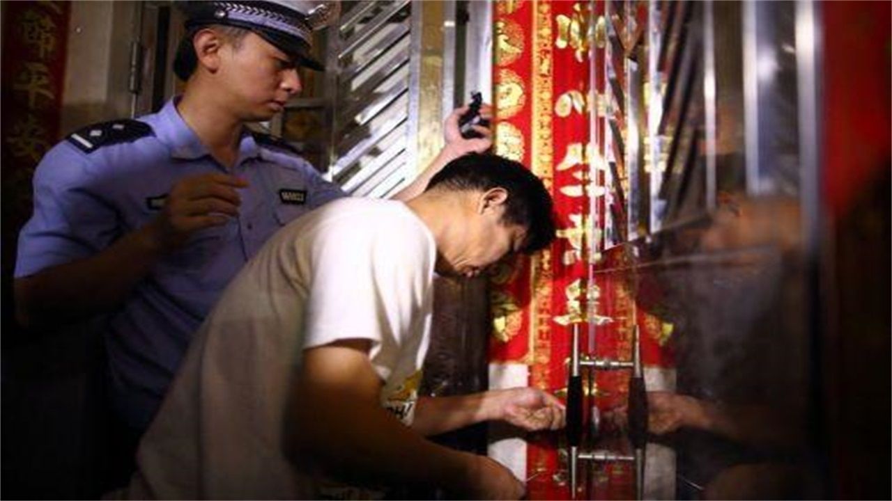 抚顺请开锁师傅开了锁后，师傅为什么一般都不进门，就算主人请也不进去？